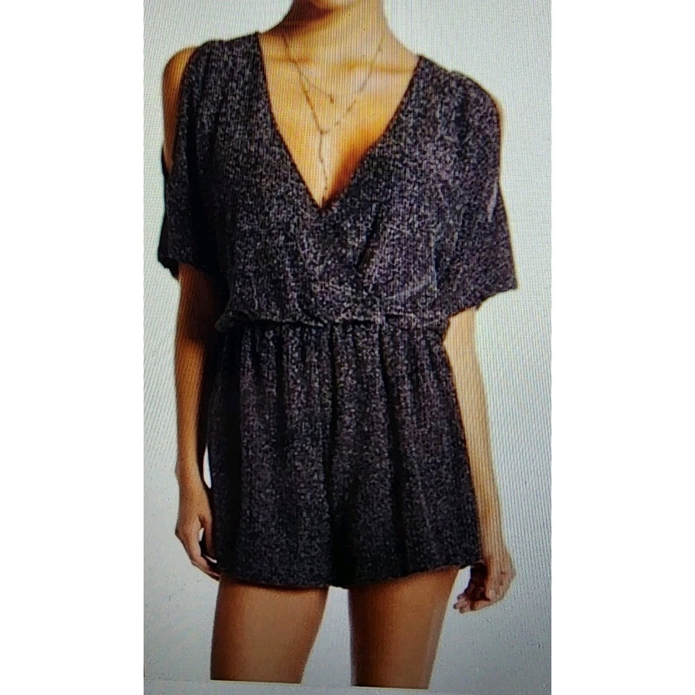 ASTR Black Silver Metallic Cold‎ Shoulder Romper Womens S Pull On Evening Wear